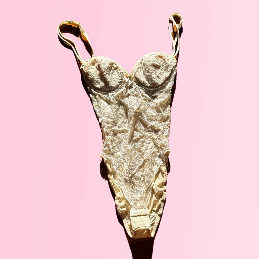 🧚🏼‍♀️Vintage Victoria’s Secret 90s Lace Teddy/body suit gold tag🧚🏼‍♀️